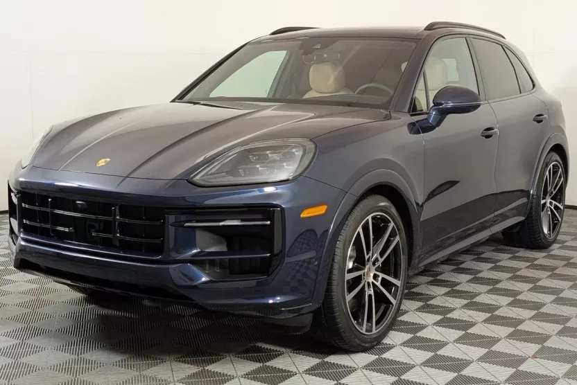2026 Porsche Cayenne GTS photo 1