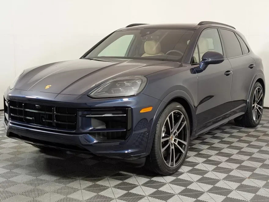 2026 Porsche Cayenne GTS photo 1