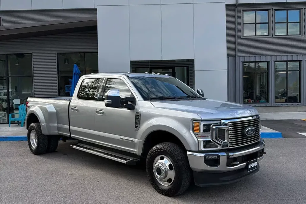 2022 Ford F-350 Lariat photo 1