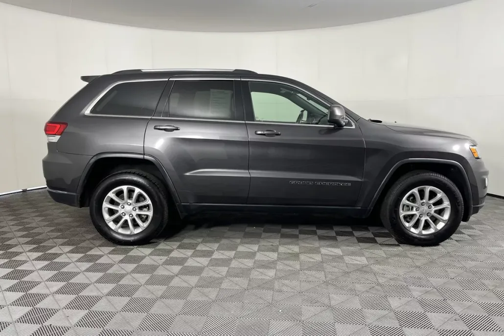 2021 Jeep Grand Cherokee Laredo photo 1