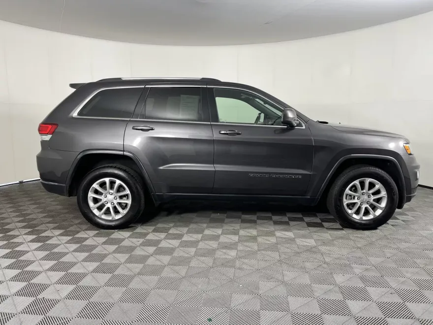 2021 Jeep Grand Cherokee Laredo photo 1