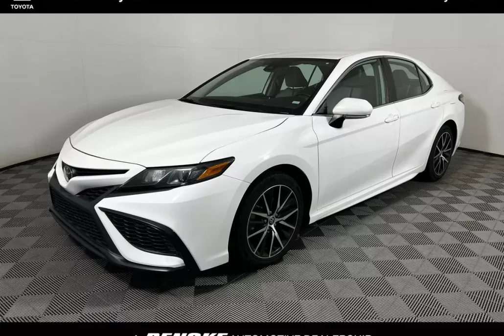2023 Toyota Camry SE photo 1