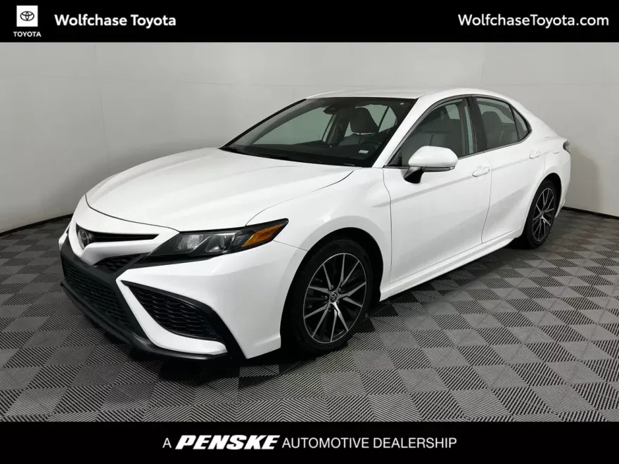 2023 Toyota Camry SE photo 1