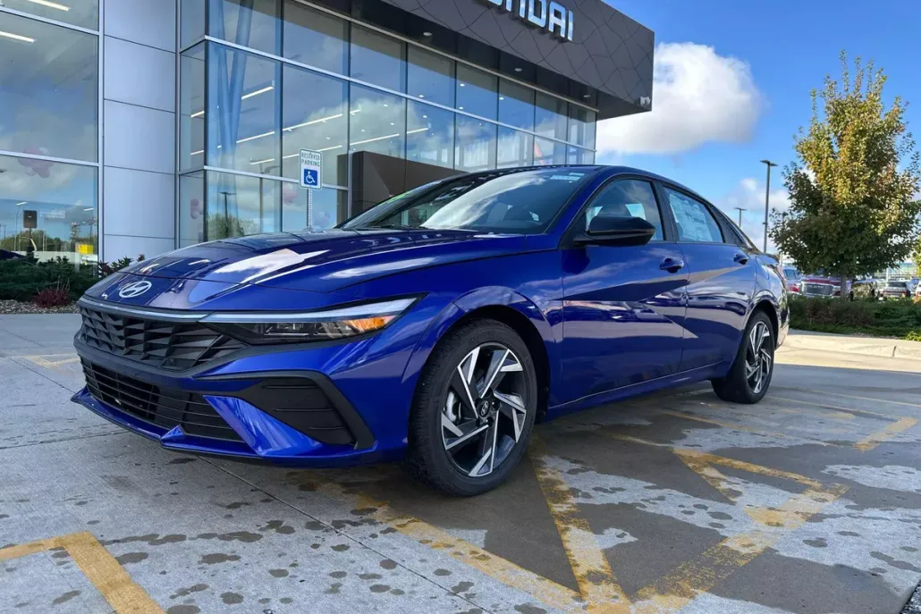 2025 Hyundai Elantra SEL Sport photo 1