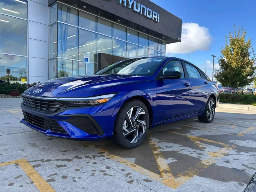 2025 Hyundai Elantra SEL Sport photo 1