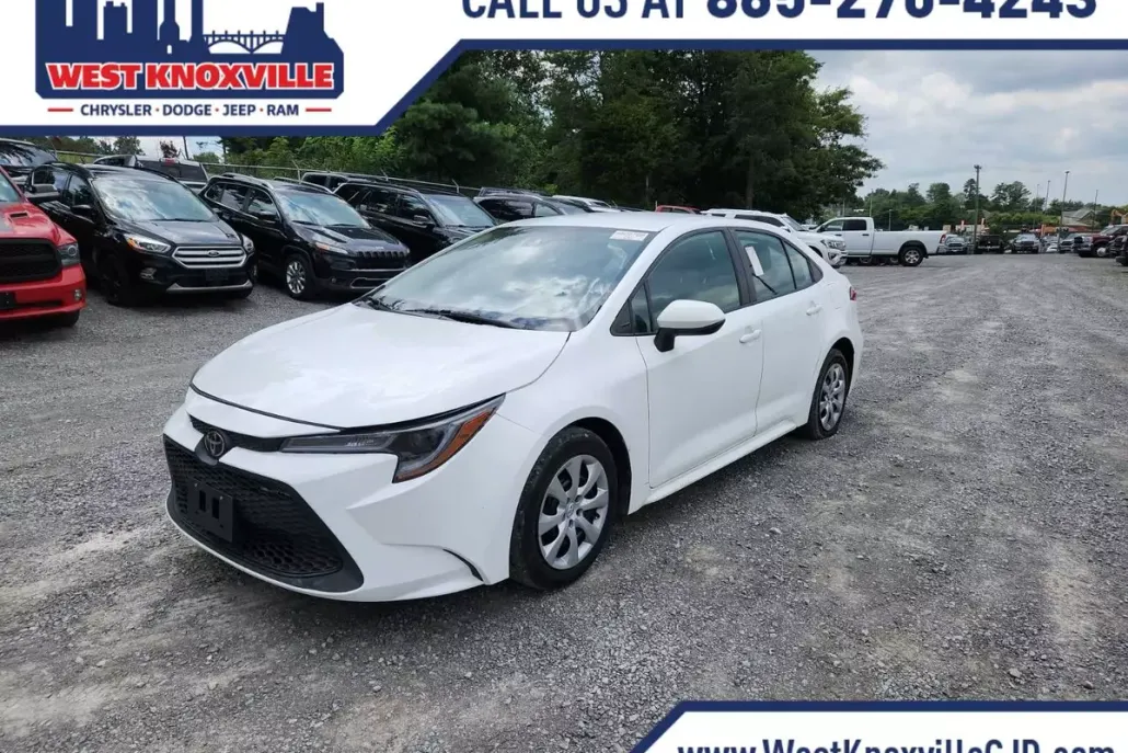 2021 Toyota Corolla LE photo 1