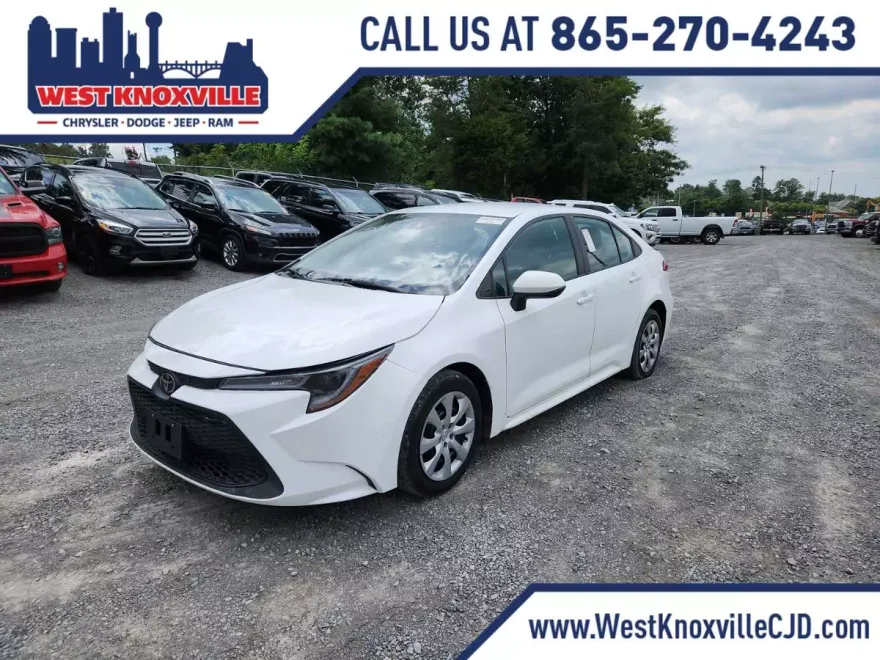 2021 Toyota Corolla LE photo 1