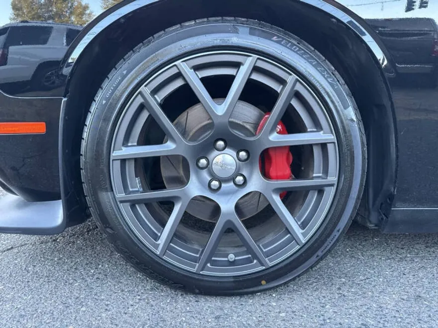 2016 Dodge Challenger R/T Scat Pack photo 1