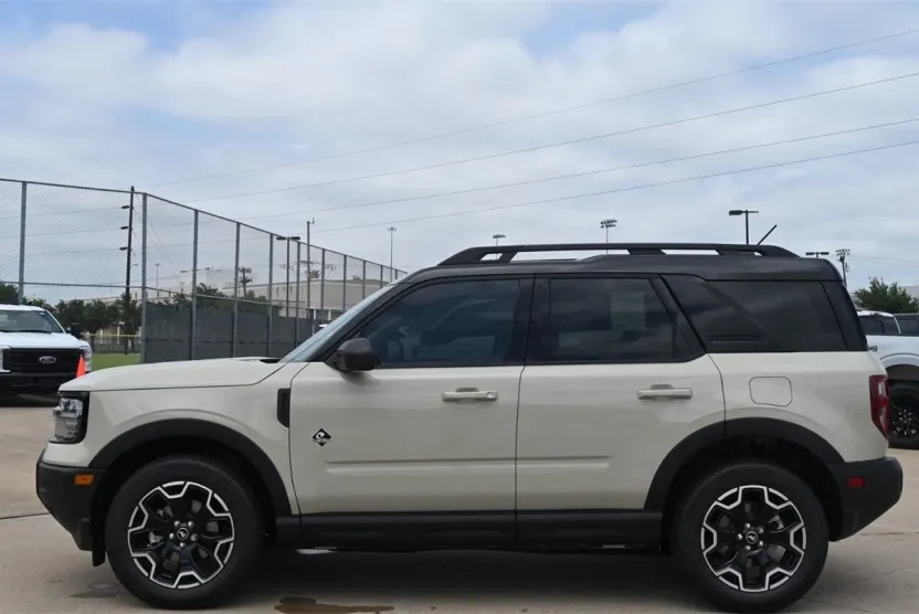 2025 Ford Bronco Sport Outer Banks photo 1