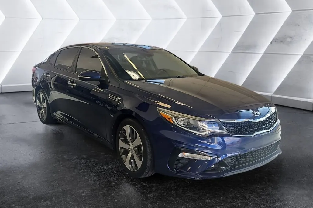 2019 Kia Optima S photo 1