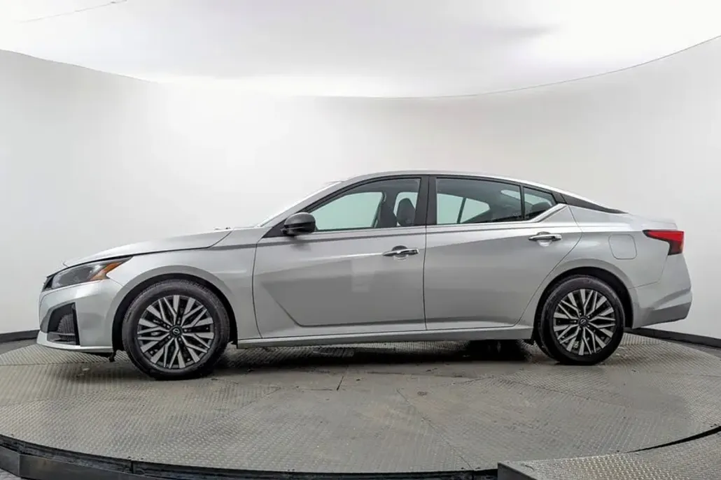 2024 Nissan Altima 2.5 SV photo 1