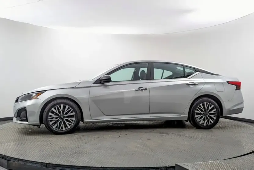 2024 Nissan Altima 2.5 SV photo 1