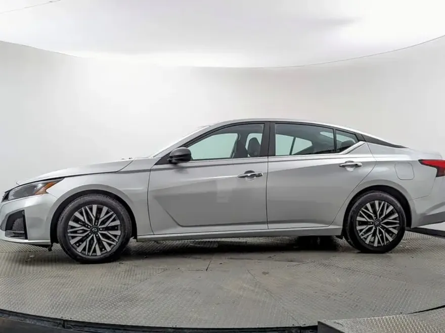 2024 Nissan Altima 2.5 SV photo 1