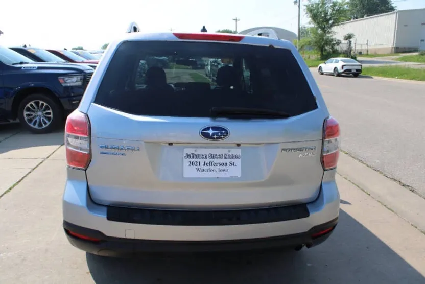 2014 Subaru Forester 2.5i Premium photo 1