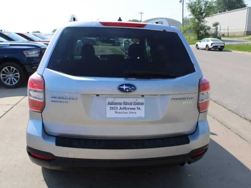 2014 Subaru Forester 2.5i Premium photo 1