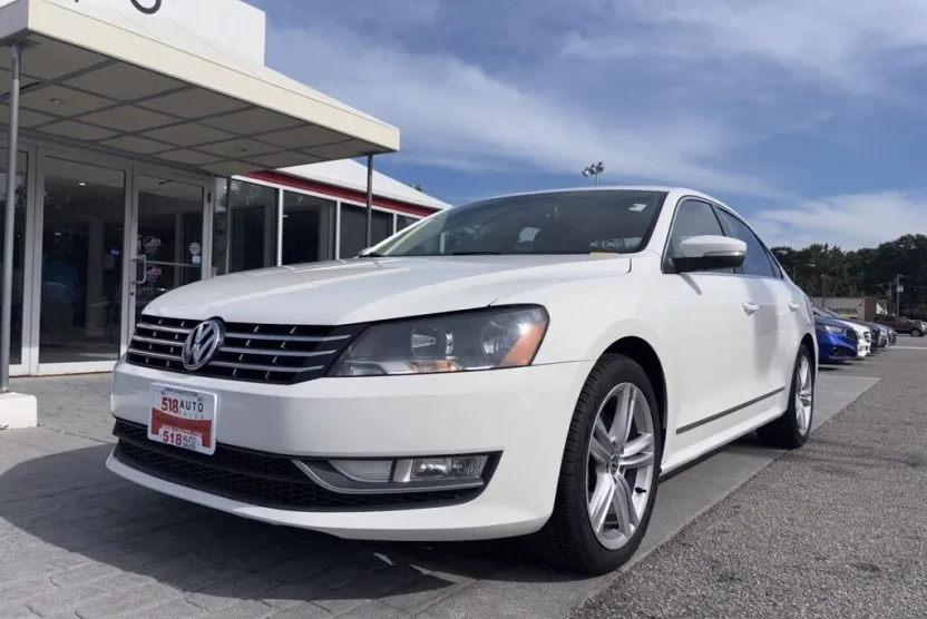 2013 Volkswagen Passat TDI SE photo 1