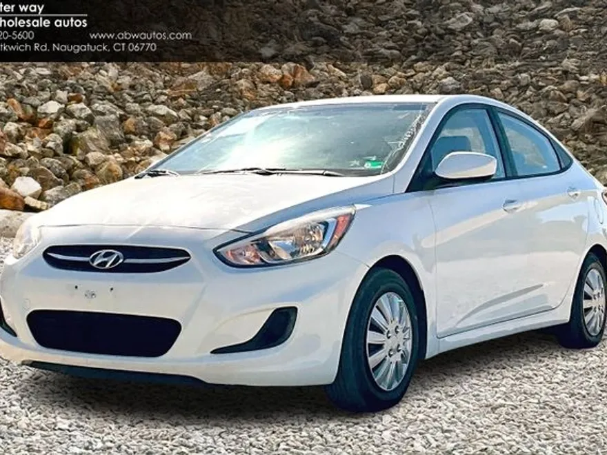 2016 Hyundai Accent SE photo 1