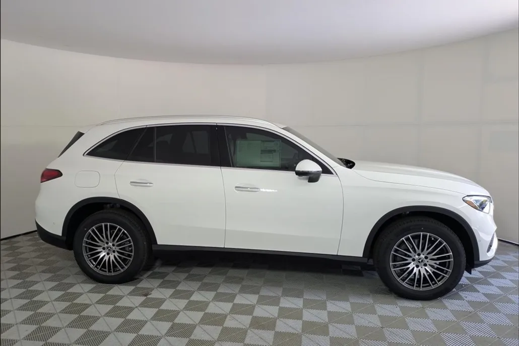 2026 Mercedes Benz GLC 300 photo 1