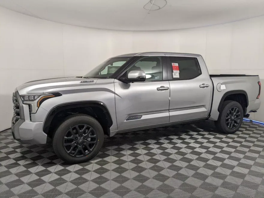 2025 Toyota Tundra Platinum CrewMax photo 1