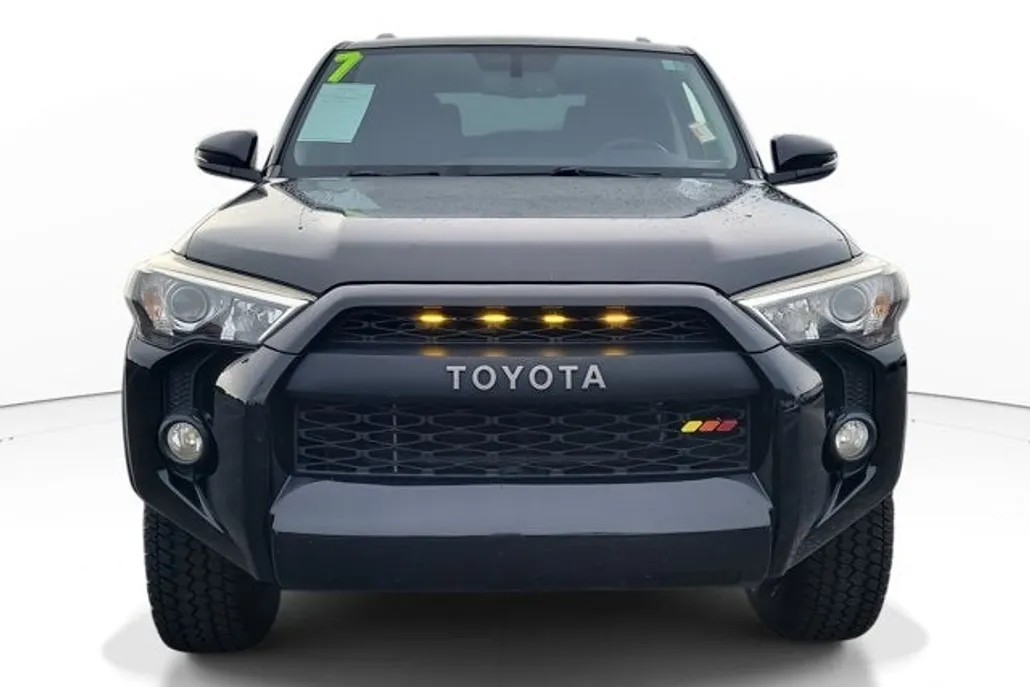 2017 Toyota 4Runner SR5 Premium photo 1