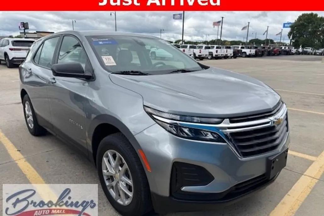 2023 Chevrolet Equinox LS photo 1