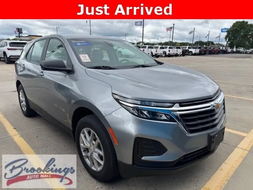 2023 Chevrolet Equinox LS photo 1