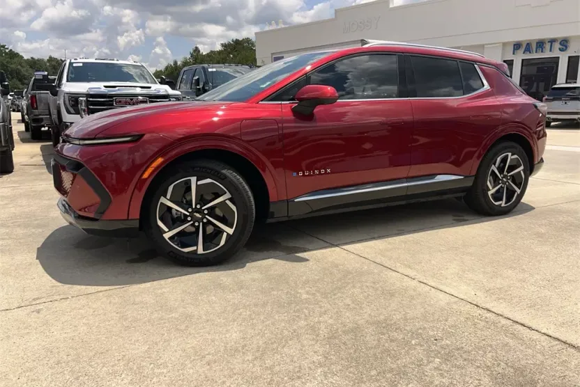 2024 Chevrolet Equinox EV 1LT photo 1