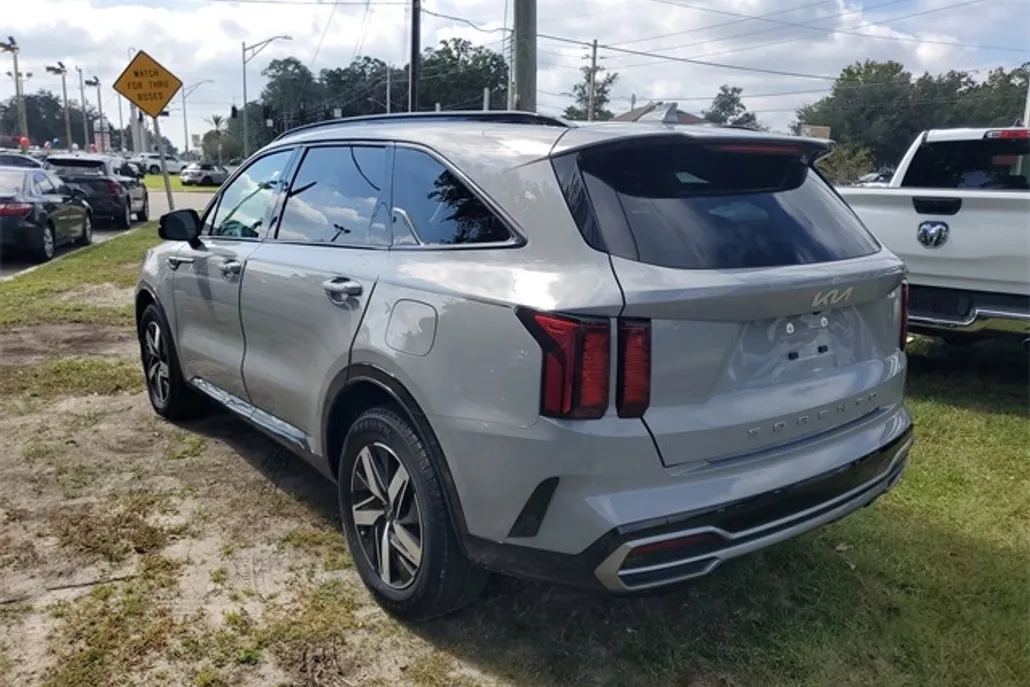 2022 Kia Sorento EX photo 1