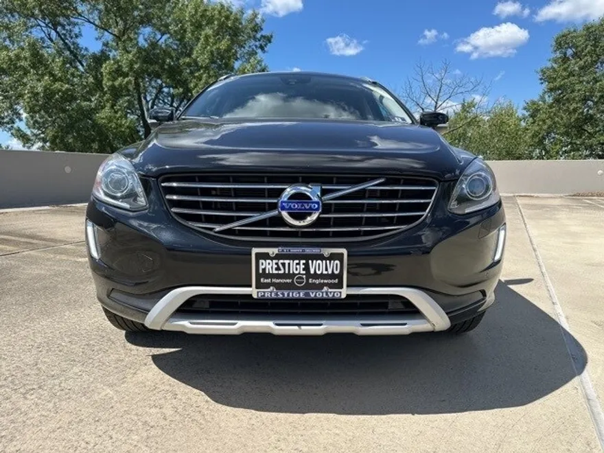 2017 Volvo XC60 T5 Dynamic photo 1