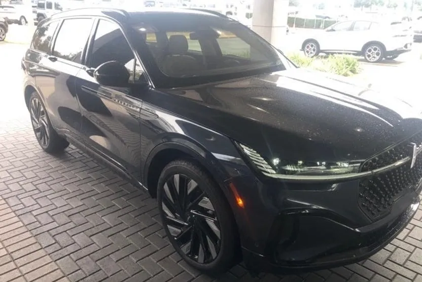 2024 Lincoln Nautilus Black Label photo 1