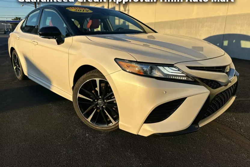 2019 Toyota Camry XSE photo 1