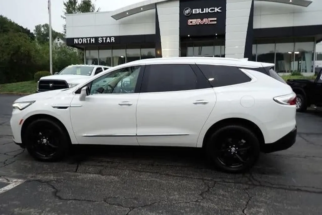 2023 Buick Enclave Essence photo 1