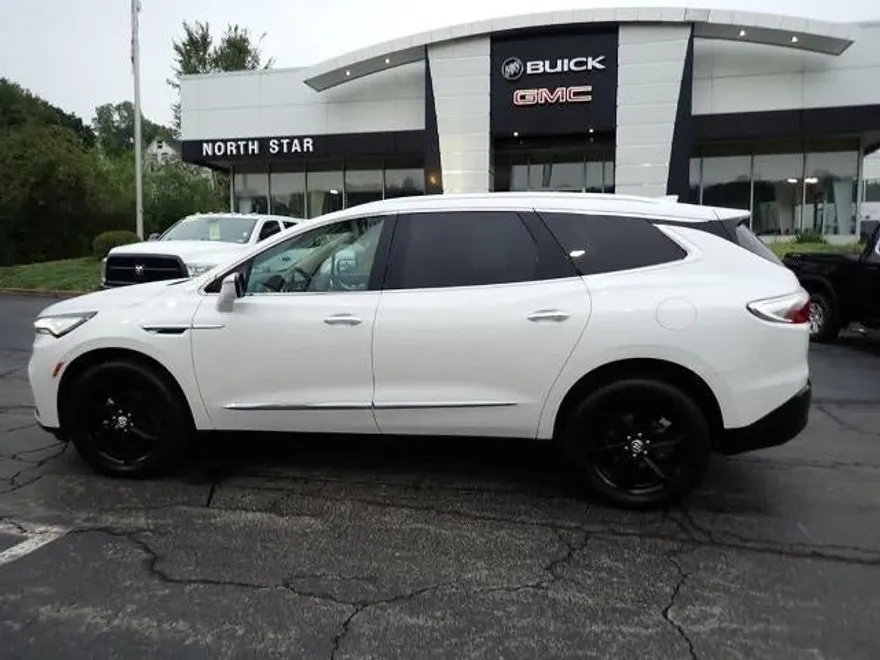 2023 Buick Enclave Essence photo 1