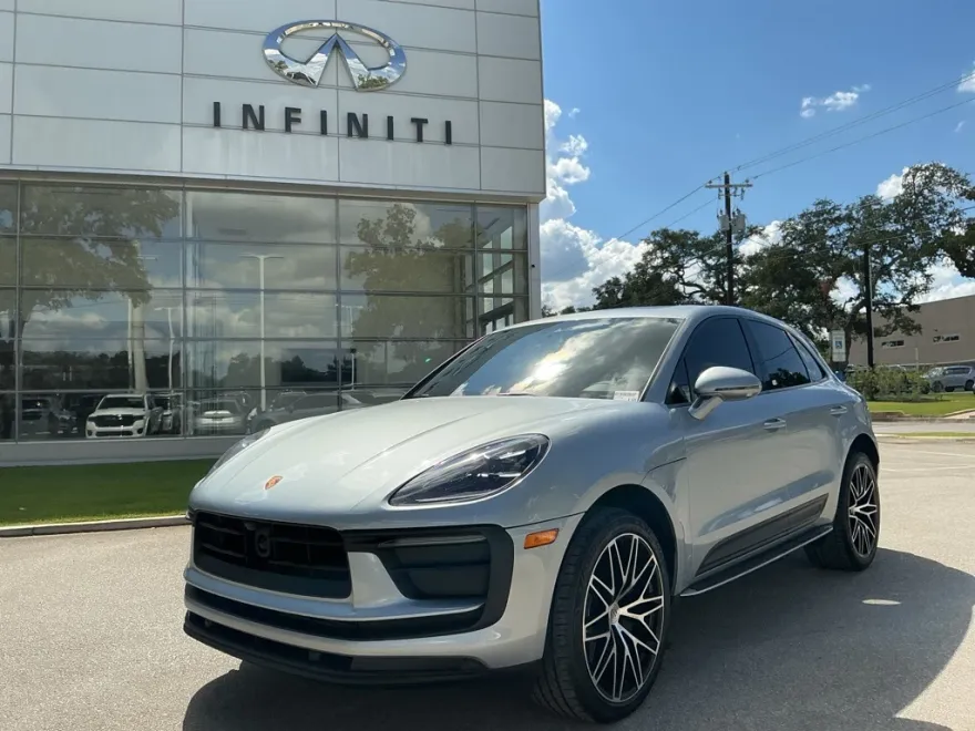 2024 Porsche Macan Base photo 1