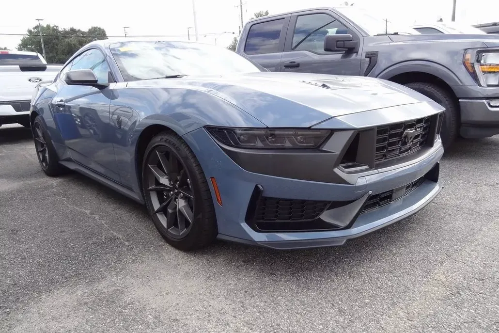 2024 Ford Mustang Dark Horse photo 1