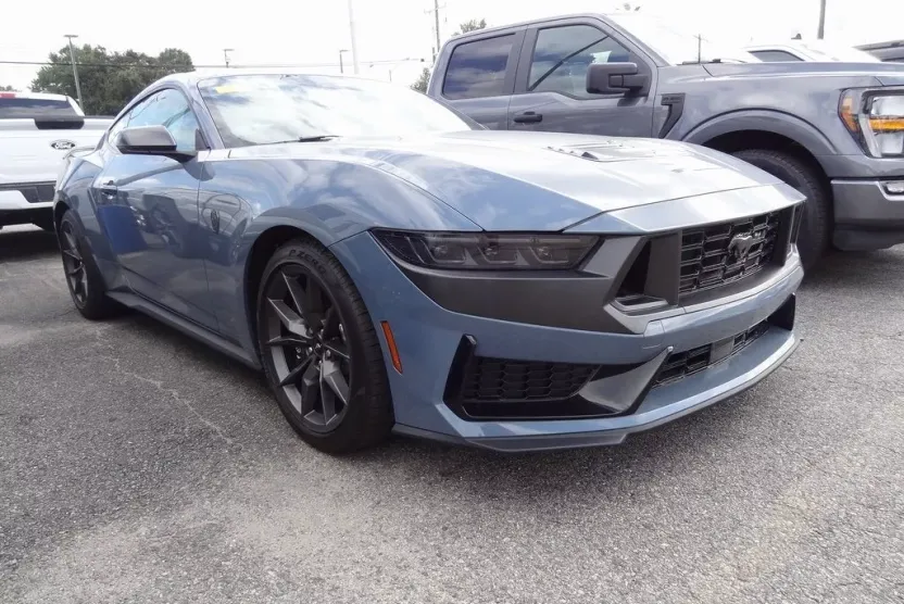 2024 Ford Mustang Dark Horse photo 1