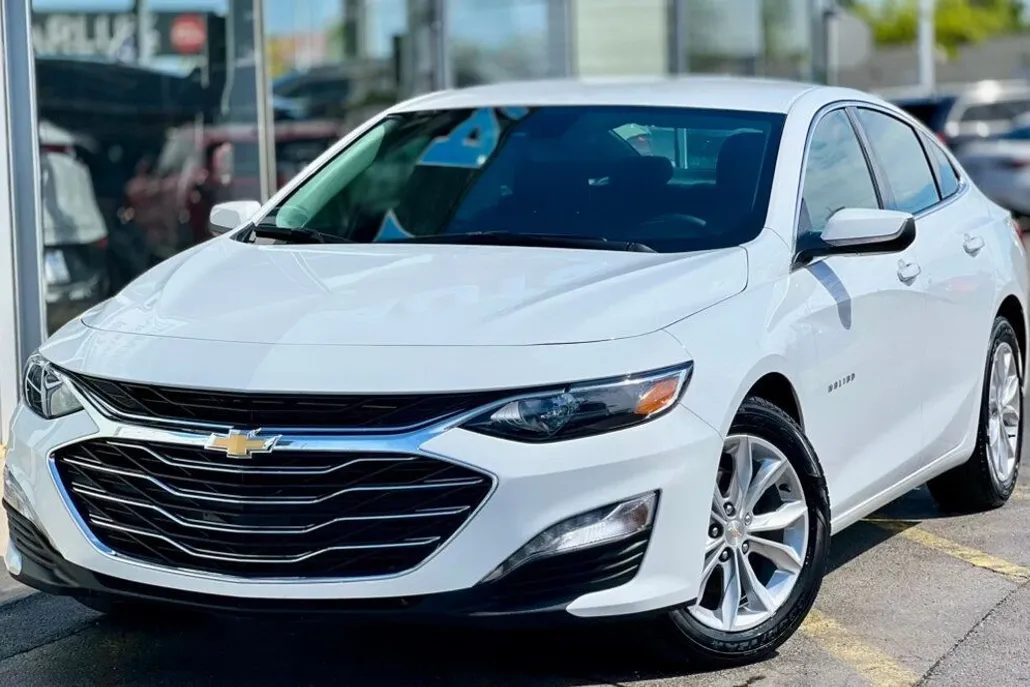 2024 Chevrolet Malibu 1LT photo 1