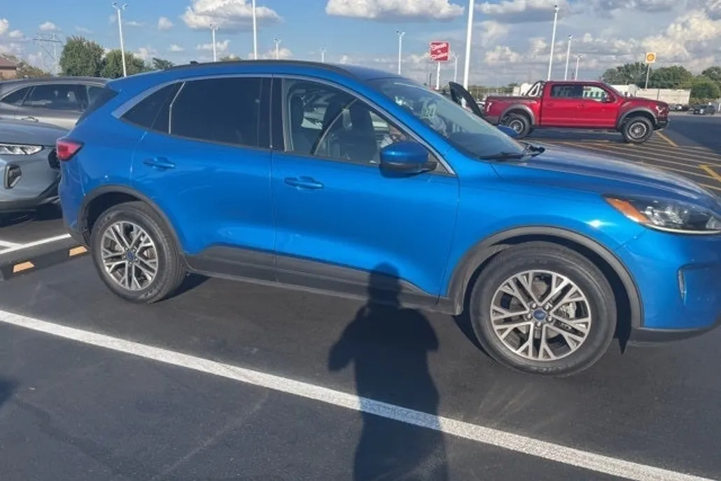 2020 Ford Escape SEL photo 1