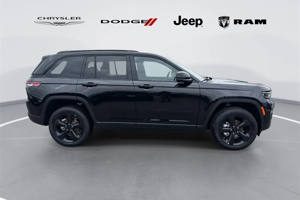 2025 Jeep Grand Cherokee Limited photo 1