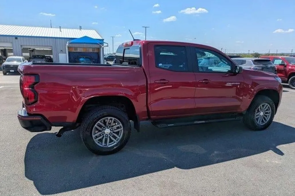 2023 Chevrolet Colorado LT photo 1