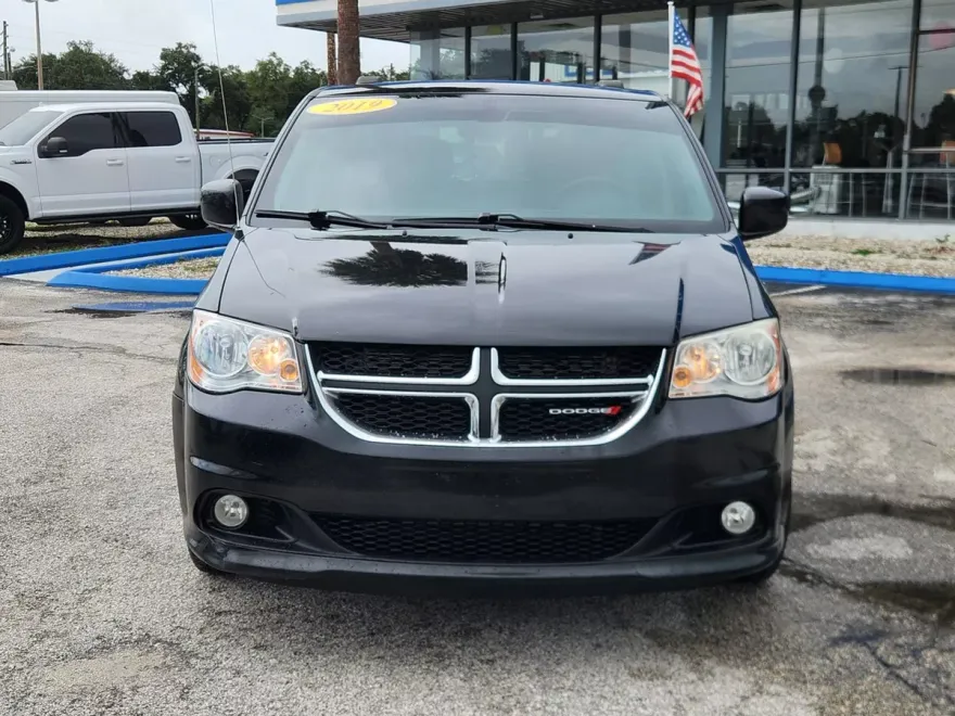 2019 Dodge Grand Caravan SXT photo 1