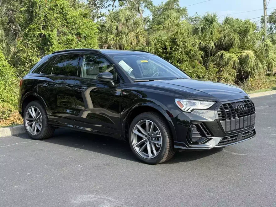 2025 Audi Q3 45 TFSI S line Premium photo 1