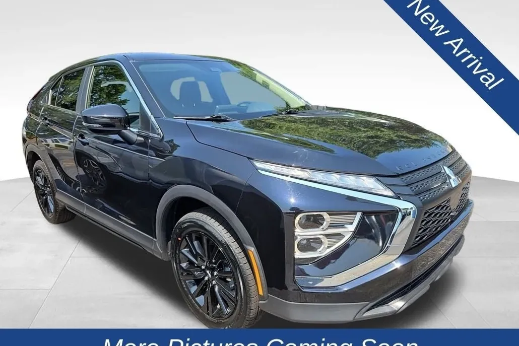 2023 Mitsubishi Eclipse Cross LE photo 1