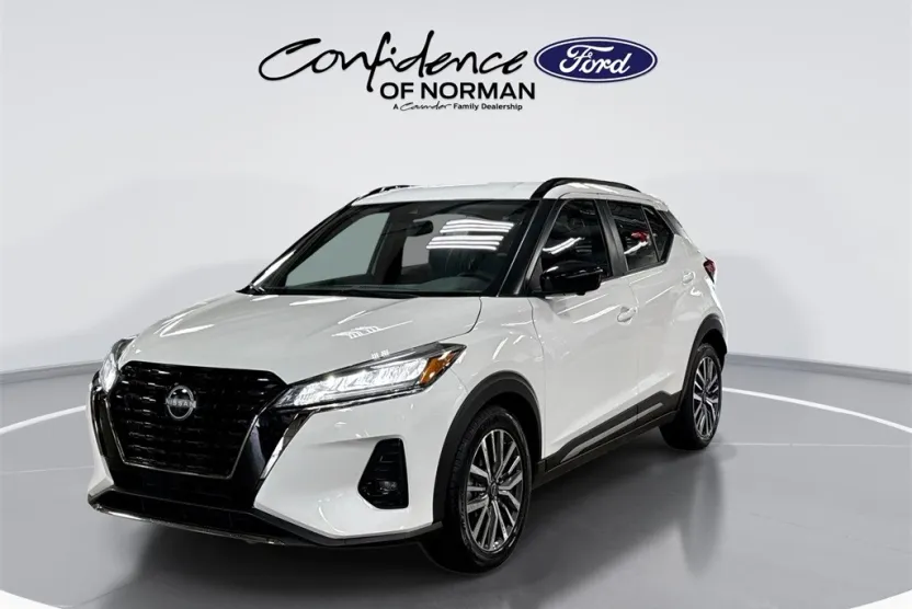 2024 Nissan Kicks SR photo 1