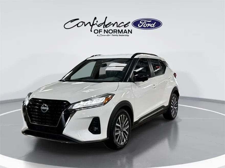 2024 Nissan Kicks SR photo 1