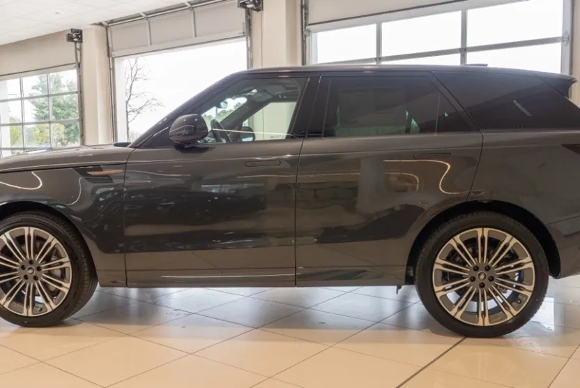 2025 Land Rover Range Rover Sport SE photo 1