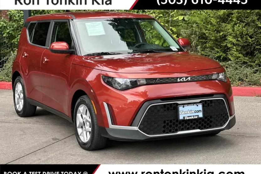 2023 Kia Soul LX photo 1