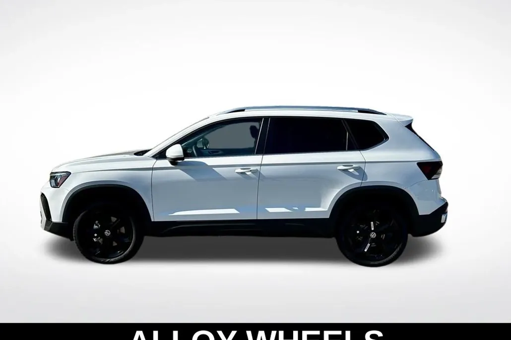 2025 Volkswagen Taos SEL photo 1