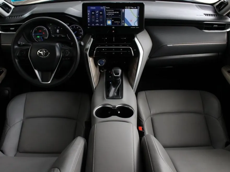 2022 Toyota Venza XLE photo 1