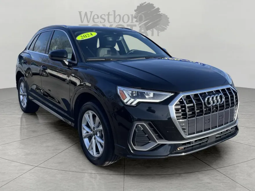 2024 Audi Q3 S line Premium photo 1